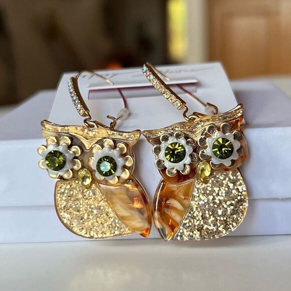 BETSEY JOHNSON Golden Owl Dangle Earrings - Picture 2 of 11